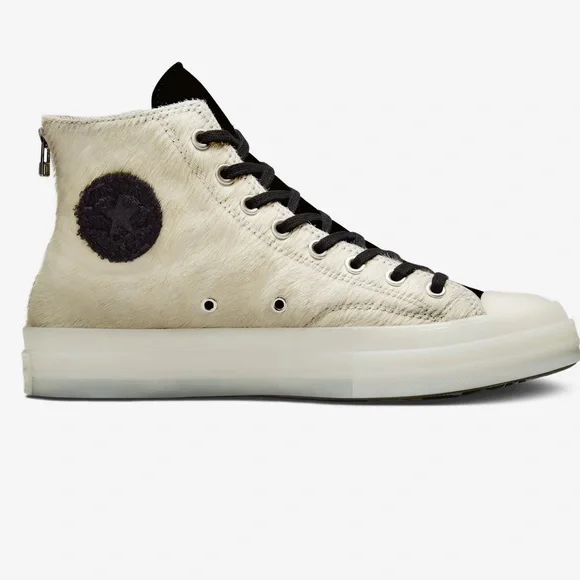 Converse Chuck 70 Low Top Sneakers in Cream & Black - Picture 10 of 12